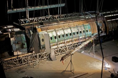 El coloso, varado y sin piel, en mitad del plató del Estudio Desafío en Fuente El Saz de Jarama.